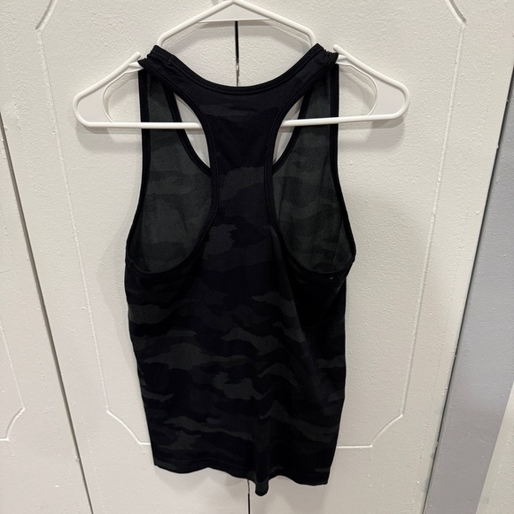 Athleta Black Camo Speedlight Tank - Picture 4 of 9